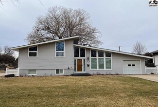 1351 N Maple St, McPherson, KS 67460