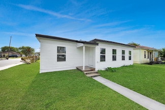 1203 W 6th St, Freeport, TX 77541
