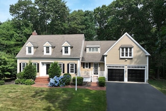 92 Pleasant Woods Ln, Hanover, MA 02339