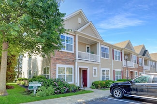 32 Southampton Dr, Massapequa, NY 11758