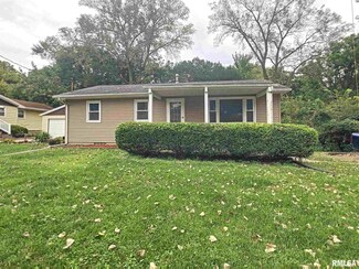 127 Cliff Ct, Silvis, IL 61282