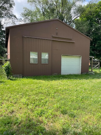 25035 Maple St, Edwardsburg, MI 49112