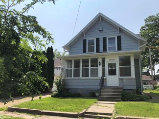 11 S 9th St, Clear Lake, IA 50428