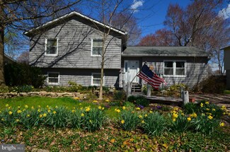 670 Swan Dr, Deale, MD 20751