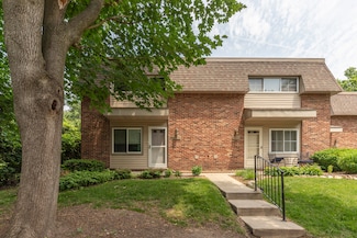 517 Longshore Dr Unit A, Ann Arbor, MI 48105