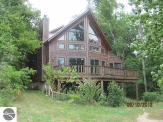 120 S Highland Dr, Lake Leelanau, MI 49653