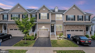 22 Larkspur Ln, Monroe Township, NJ 08831