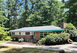 397 Cross St, Hanson, MA 02341