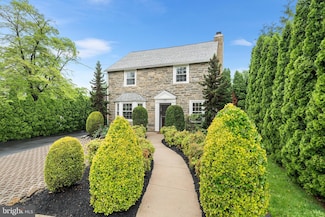 727 E Manoa Rd, Havertown, PA 19083