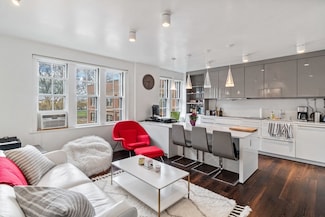988 Memorial Dr Unit 687, Cambridge, MA 02138