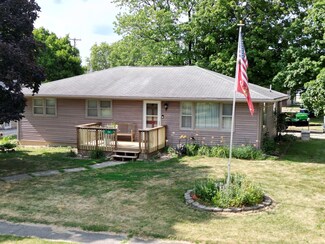 208 Union St, Crescent City, IL 60928