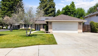 685 N Claremont Ave, Clovis, CA 93611