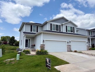 30 Keeneland Ct, Pleasant Hill, IA 50327