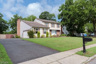 54 Pinecrest Rd, Somerset, NJ 08873