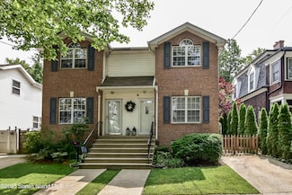 109 Tysen St, Staten Island, NY 10301