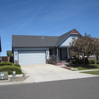 2369 NW Hazelwood Ave, Redmond, OR 97756