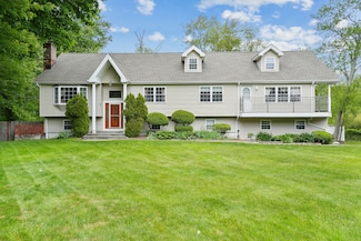 41 Alpine Rd, Monroe, CT 06468