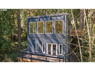 9616 SW 12th Dr, Portland, OR 97219
