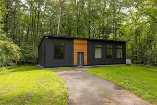 1 Old Quarry Rd, Cape Neddick, ME 03902