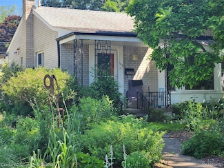 148 Park Dr, Clawson, MI 48017