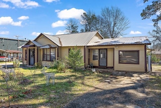 121 Hasley St, Nacogdoches, TX 75961
