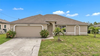 906 SW 11th Place, Cape Coral, FL 33991