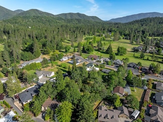 270 Morris Ln, Grants Pass, OR 97527