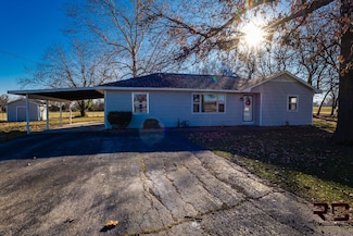 912 W Country Rd, Columbus, KS 66725