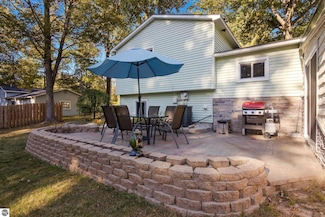 9669 Chateau St, Interlochen, MI 49643