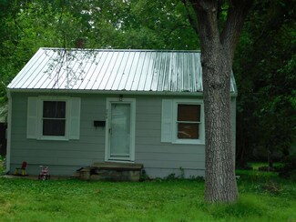 302 N 4th St, Clinton, MO 64735