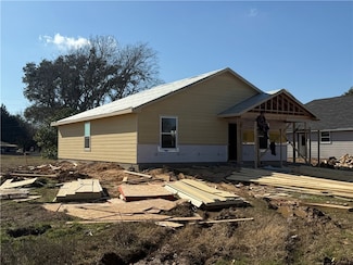 1704 Pine St, Hearne, TX 77859