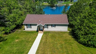 1817 Lindburgh Ln, Cheboygan, MI 49721