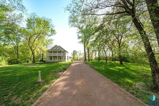 109 Wildwood Dr, Mission Hill, SD 57046