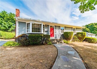 33 Westfield Dr, Cranston, RI 02920