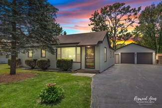 821 S Pine St, New Lenox, IL 60451