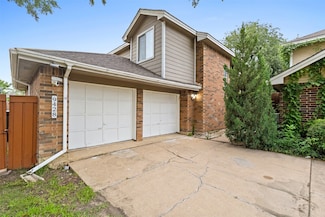 9428 Penny Ln, Irving, TX 75063