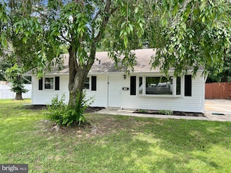 101 Mathews Ln, Clayton, NJ 08312
