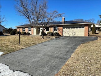 1328 Country Ln, Allentown, PA 18104