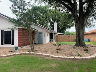 707 Cherry Dr, Groesbeck, TX 76642