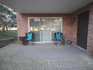 205 Rivershire Ln Unit 110, Lincolnshire, IL 60069