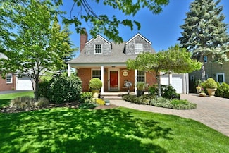 1515 Lowell Ave, New Hyde Park, NY 11040