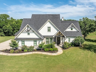 116 Estancia Ct, Decatur, TX 76234