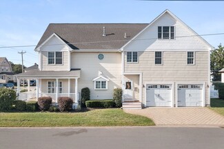 57 E St, Hull, MA 02045