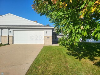670 Appletree Ln, Moorhead, MN 56560