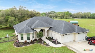 7134 Old Highway Rd, Inez, TX 77968