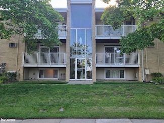 4909 Crooks D10 Rd Unit 10 D, Royal Oak, MI 48073