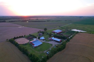 3266 Dove Rd, Abilene, KS 67410