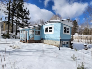 9 Oak St, Jay, ME 04239