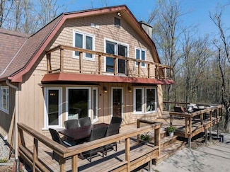 4560 Heynig Rd, Harbor Springs, MI 49740