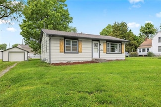 902 S Oakland St, Harrisonville, MO 64701